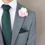Czy krawat dobrany pod kolor sukienki partnerki jest dobrym pomysłem?